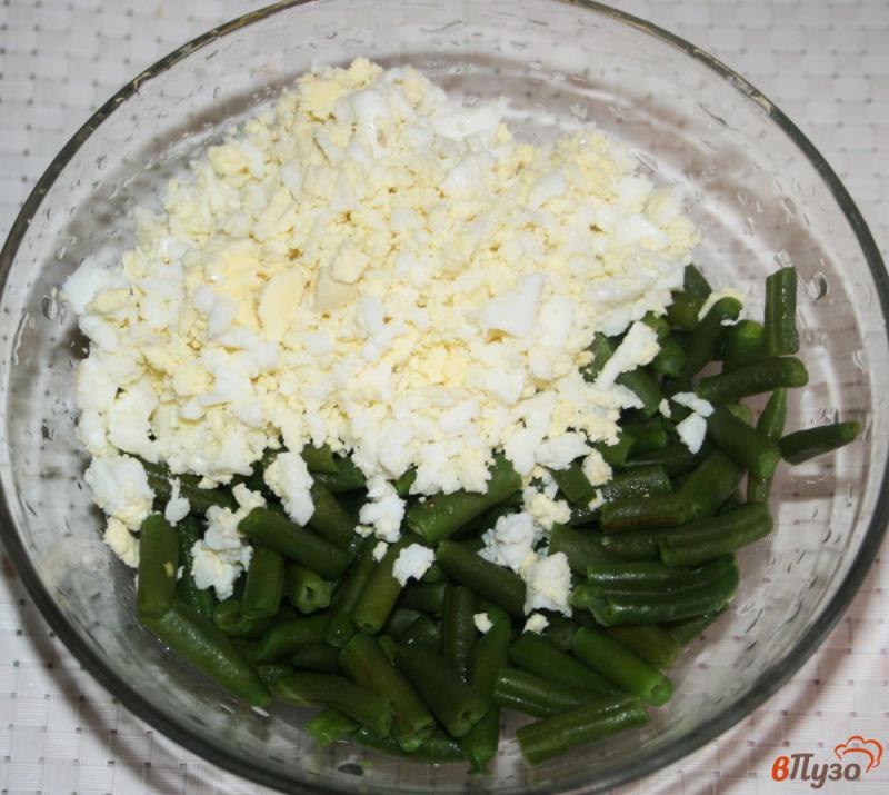 Фото приготовление рецепта: Салат из стручковой фасоли и яиц шаг №1