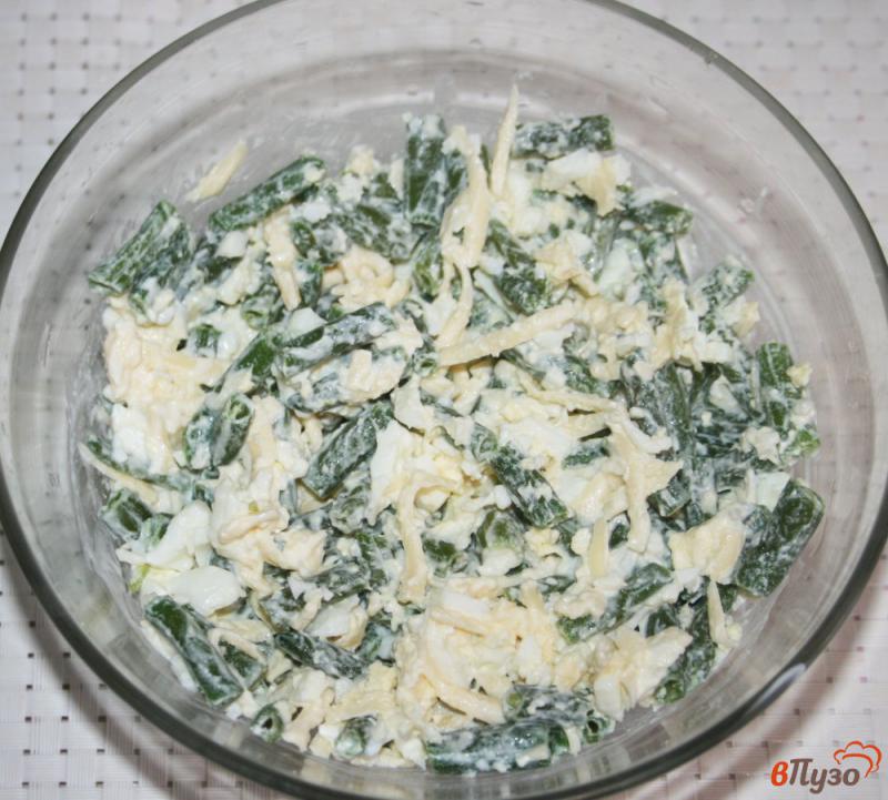 Фото приготовление рецепта: Салат из стручковой фасоли и яиц шаг №3