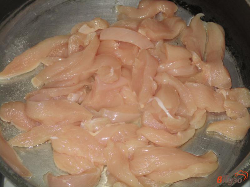 Фото приготовление рецепта: Куриная грудка с молодым картофелем шаг №1