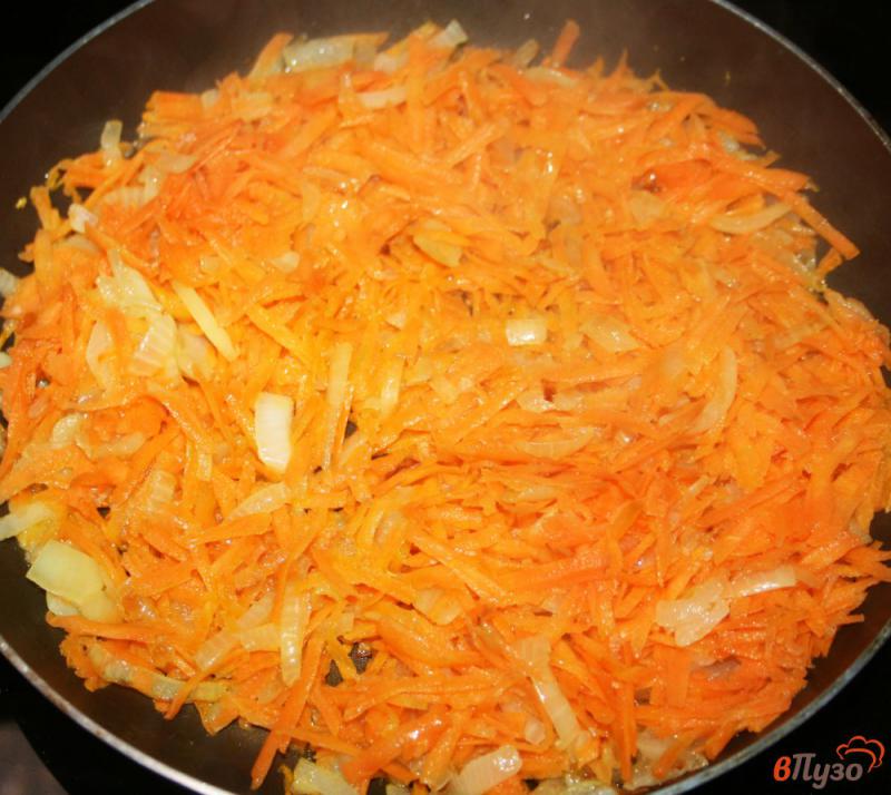 Фото приготовление рецепта: Салат из фасоли с печенью и овощами шаг №2