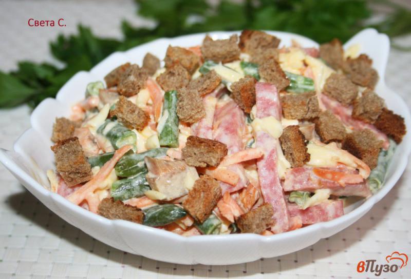 Фото приготовление рецепта: Салат из стручковой фасоли и корейской моркови с колбасой шаг №5