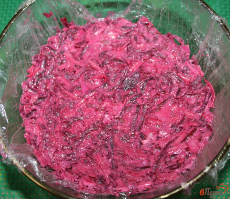 Фото приготовление рецепта: Салат «Розовый фламинго» шаг №5