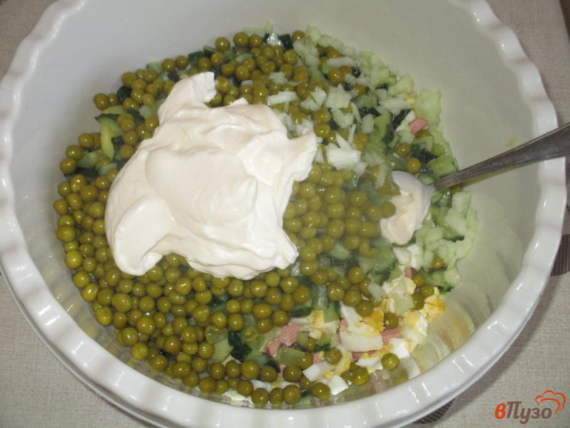 Фото приготовление рецепта: Салат «Оливье» с малосольными огурцами и картофелем шаг №4