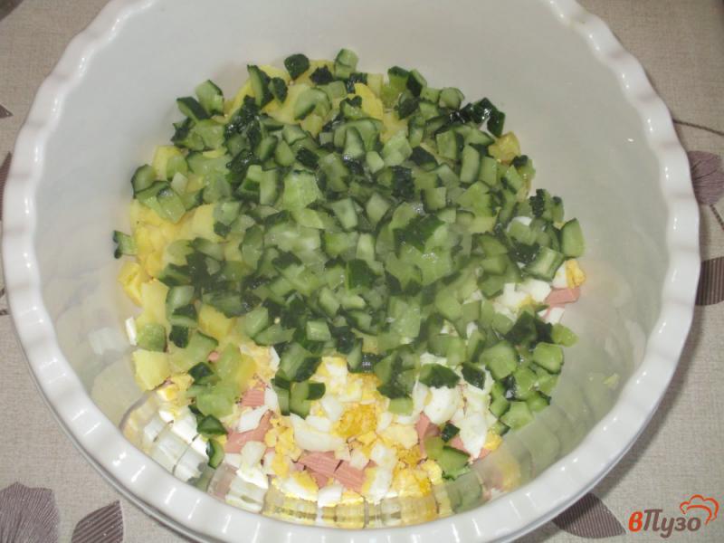 Фото приготовление рецепта: Салат «Оливье» с малосольными огурцами и картофелем шаг №3