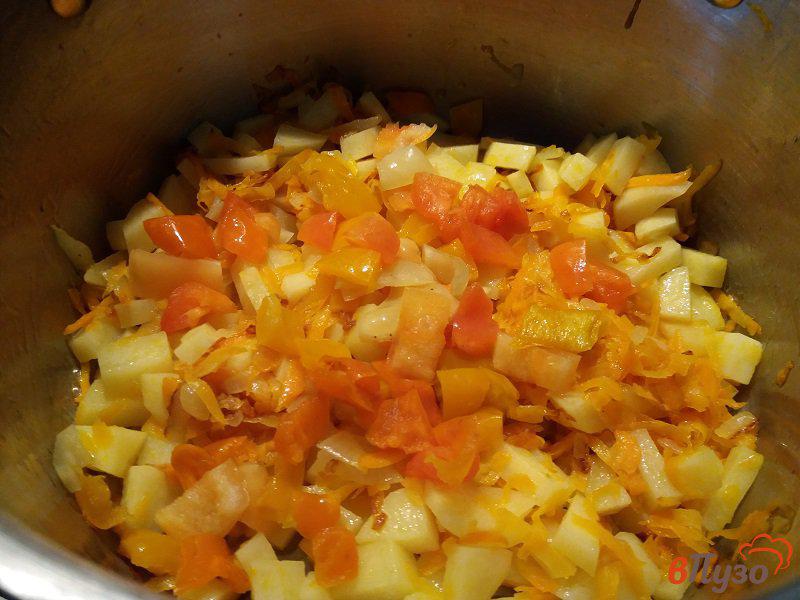 Фото приготовление рецепта: Суп с фрикадельками на грибном бульоне шаг №6