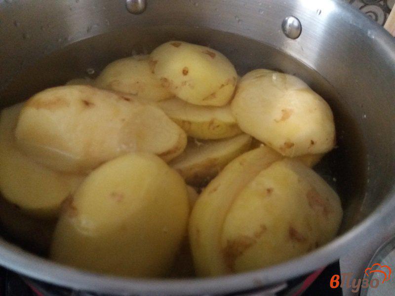 Фото приготовление рецепта: Запеченный картофель с чесночным маслом шаг №1