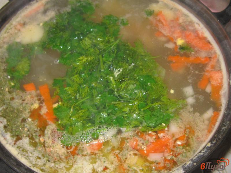 Фото приготовление рецепта: Куриный суп с яйцами шаг №5
