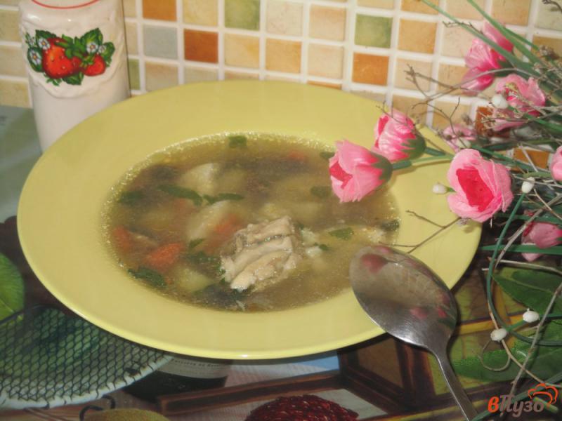 Фото приготовление рецепта: Куриный суп с яйцами шаг №6