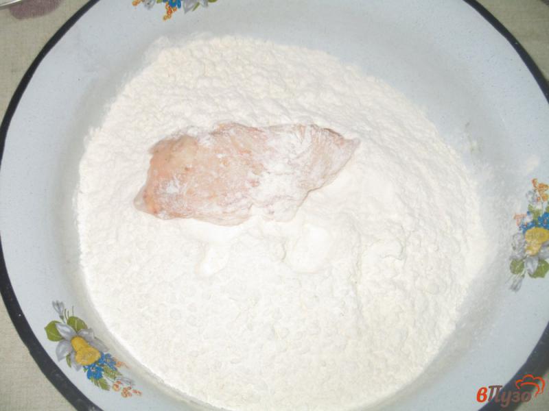 Фото приготовление рецепта: Рыбные молоки жареные с зеленым луком шаг №3