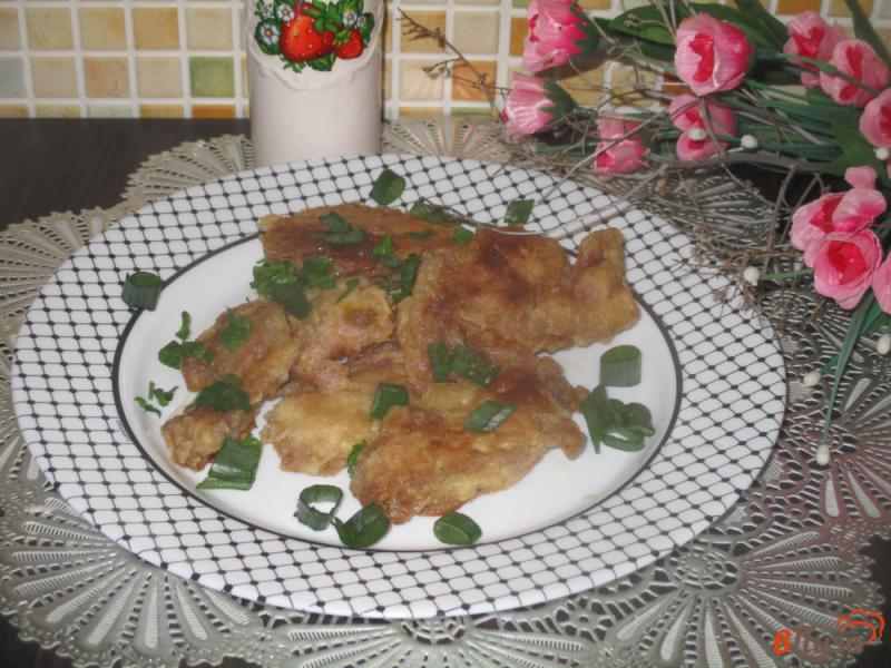 Фото приготовление рецепта: Рыбные молоки жареные с зеленым луком шаг №5