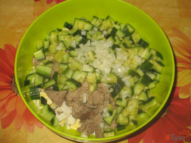 Фото приготовление рецепта: Салат из свиной печени с огурцом шаг №3