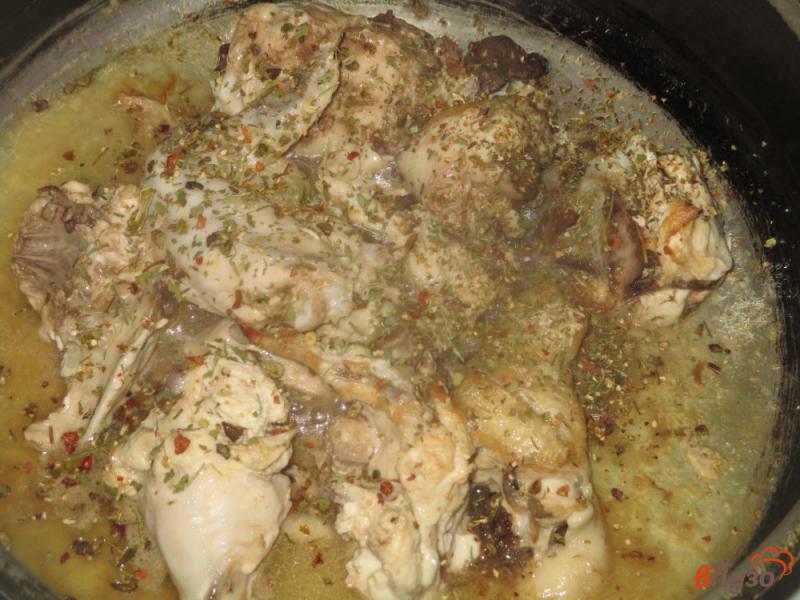 Фото приготовление рецепта: Рис с курицей и грибами шаг №2