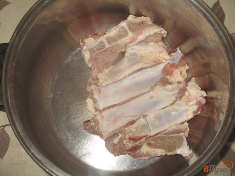 Фото приготовление рецепта: Жаркое из свиных ребрышек с картофелем шаг №1