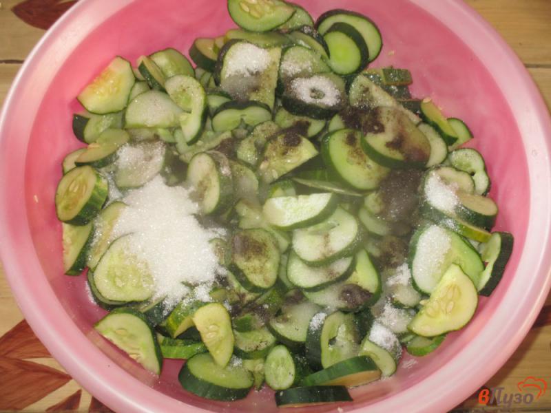 Фото приготовление рецепта: Огуречный салат на зиму шаг №2