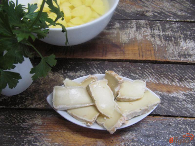 Фото приготовление рецепта: Сырный суп с кабачком шаг №5