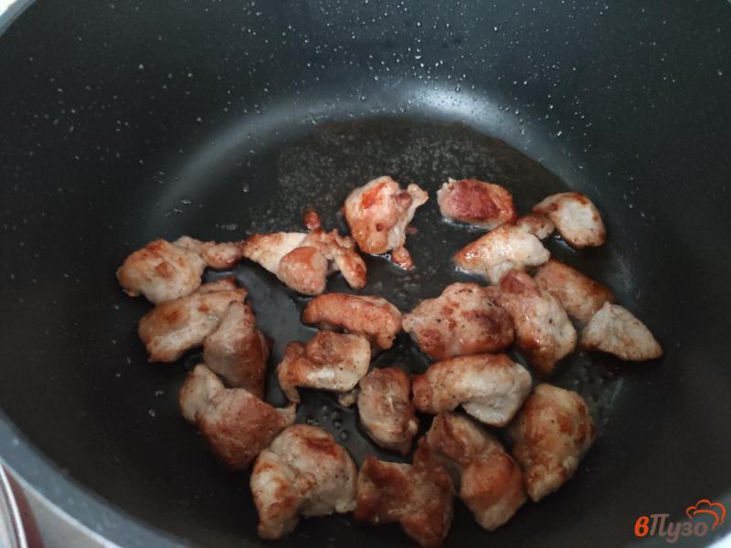 Фото приготовление рецепта: Картошка тушёная со свининой шаг №2