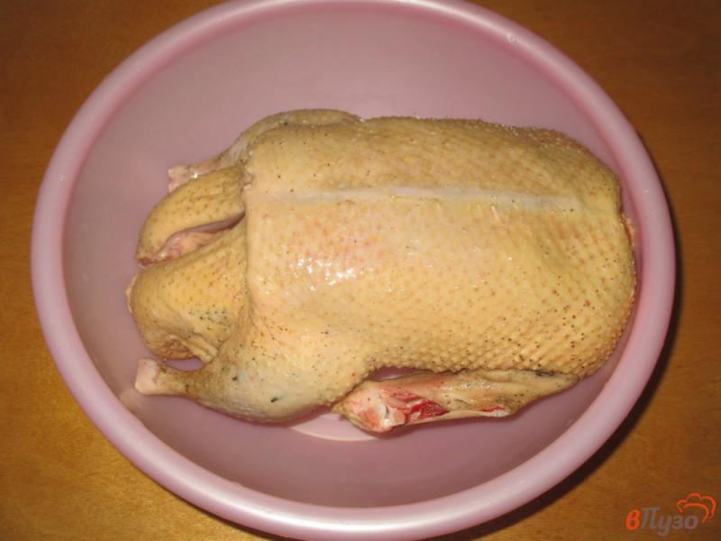 Фото приготовление рецепта: Утка запеченная с картофелем и вешенками шаг №1