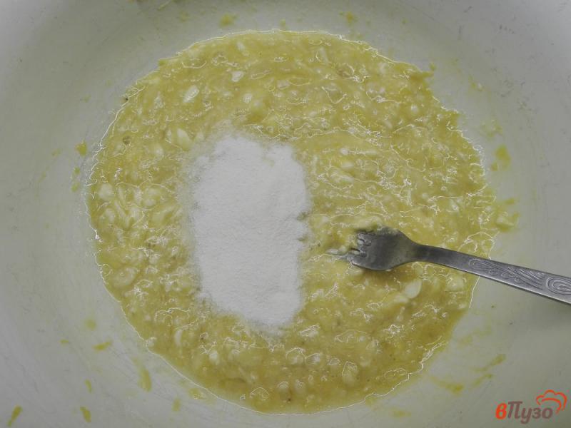 Фото приготовление рецепта: Бананово-лимонные пышки шаг №5