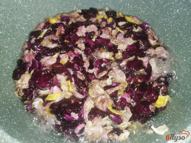 Фото приготовление рецепта: Варенье из розовых лепестков шаг №7