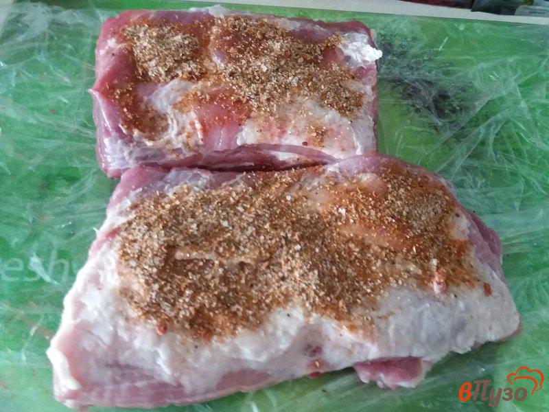 Фото приготовление рецепта: Глазированные свиные ребрышки  соусом барбекю шаг №3