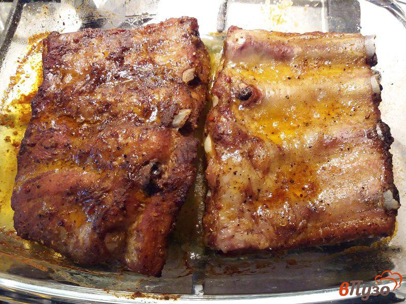 Фото приготовление рецепта: Глазированные свиные ребрышки  соусом барбекю шаг №8