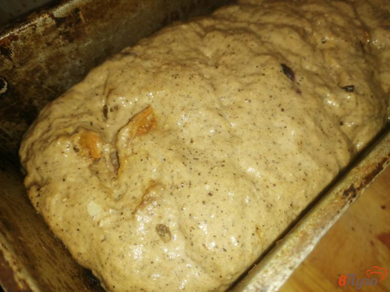 Фото приготовление рецепта: Ржаной хлеб с изюмом и курагой шаг №12