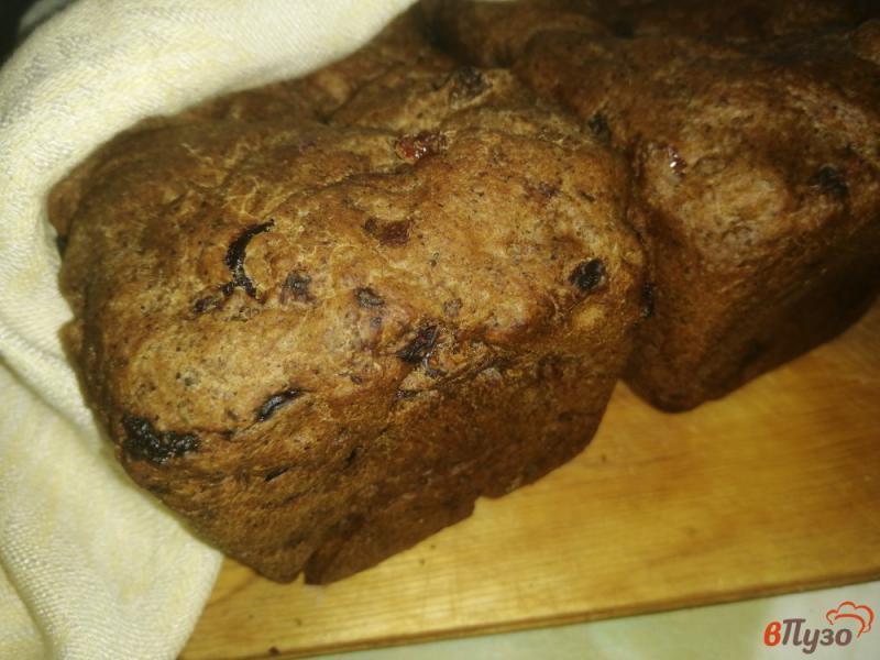 Фото приготовление рецепта: Ржаной хлеб с изюмом и курагой шаг №13