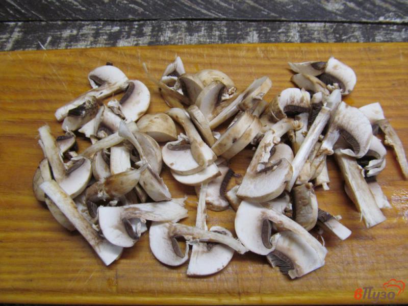 Фото приготовление рецепта: Куриные сердечки с грибами шаг №3
