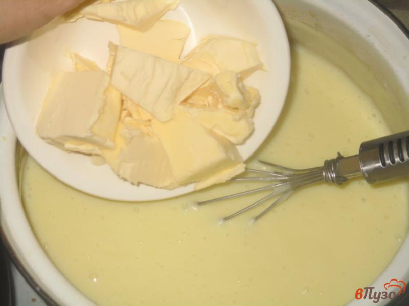 Фото приготовление рецепта: Торт «Молочная девочка» с бананами шаг №10
