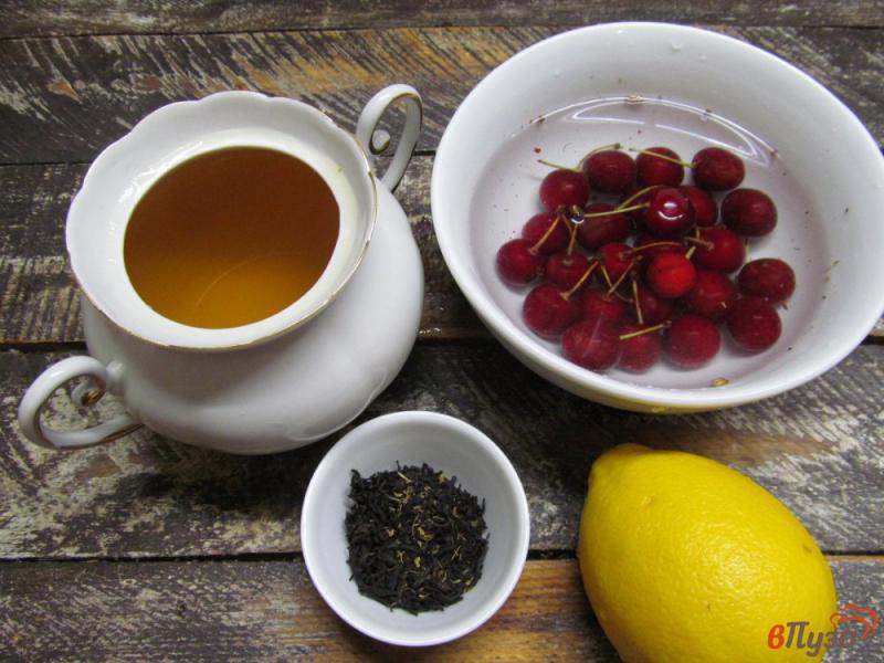 Фото приготовление рецепта: Чай из вишен с медом и лимоном шаг №1