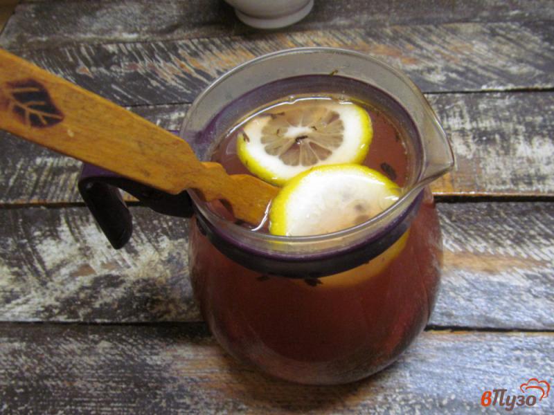 Фото приготовление рецепта: Чай из вишен с медом и лимоном шаг №5