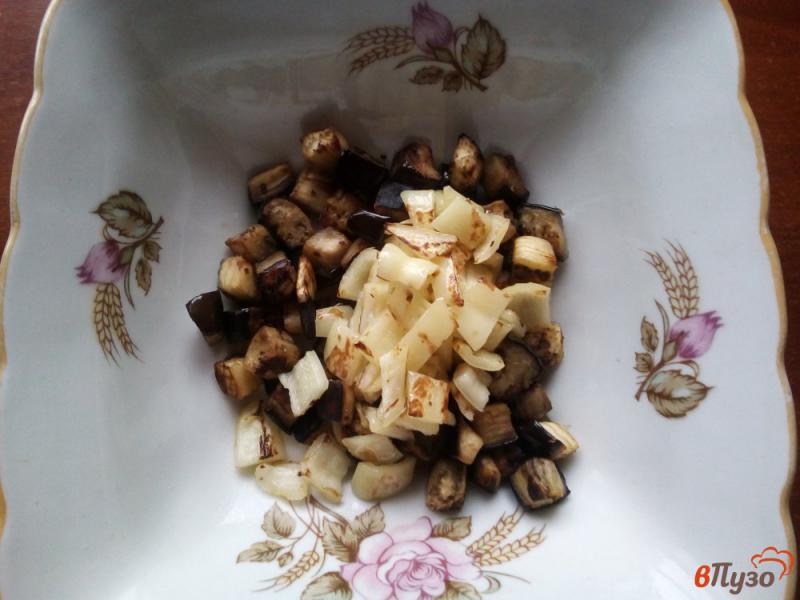 Фото приготовление рецепта: Салат из баклажанов с орехами шаг №3