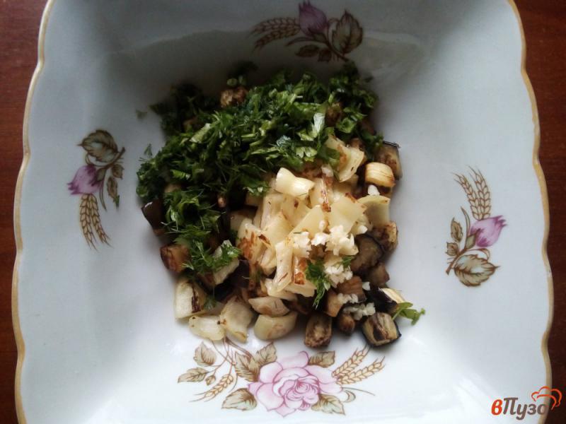 Фото приготовление рецепта: Салат из баклажанов с орехами шаг №4