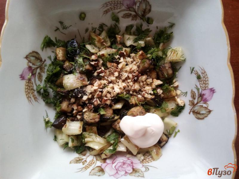 Фото приготовление рецепта: Салат из баклажанов с орехами шаг №5