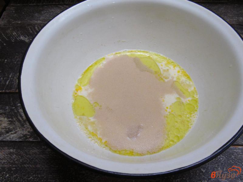 Фото приготовление рецепта: Пирог из дрожжевого теста с творожной начинкой и маком шаг №2