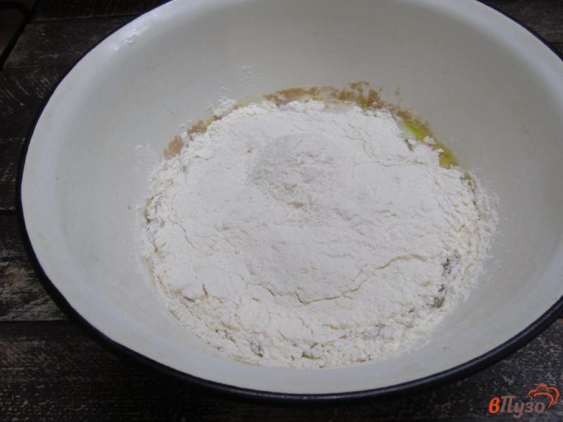 Фото приготовление рецепта: Пирог из дрожжевого теста с творожной начинкой и маком шаг №3