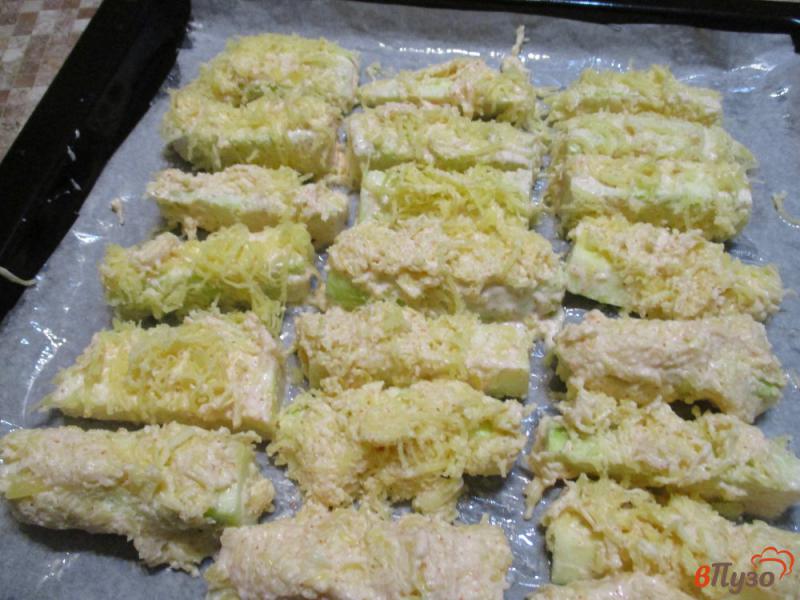 Фото приготовление рецепта: Кабачки в сырной панировке шаг №7