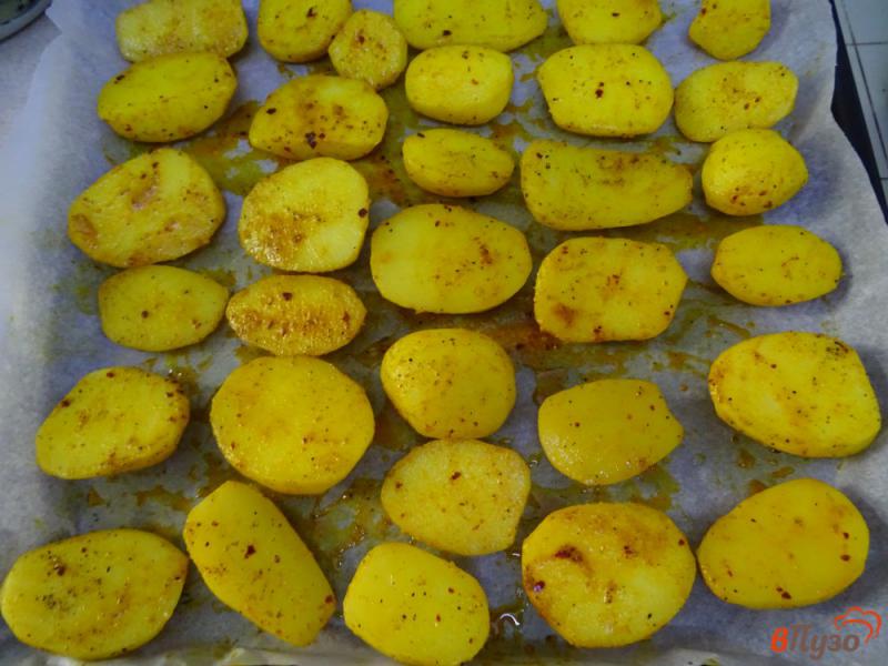 Фото приготовление рецепта: Картофель запеченный в духовке шаг №8