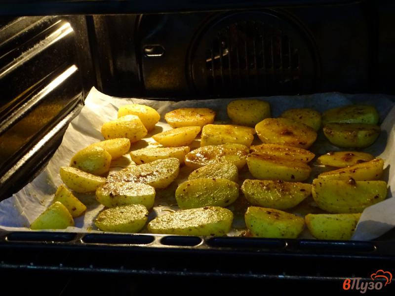 Фото приготовление рецепта: Картофель запеченный в духовке шаг №9