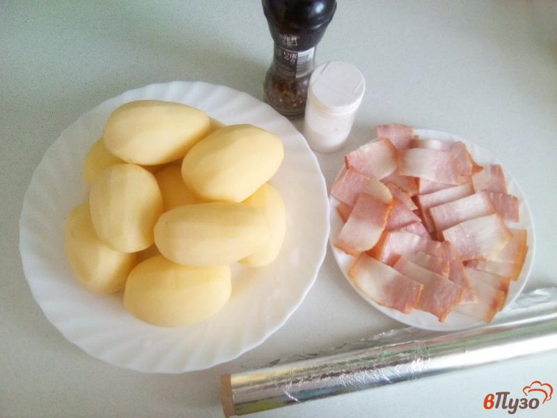 Фото приготовление рецепта: Картофель запечённый с беконом шаг №2