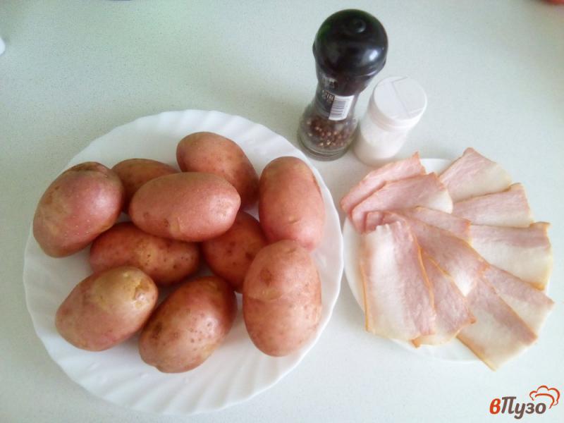 Фото приготовление рецепта: Картофель запечённый с беконом шаг №1