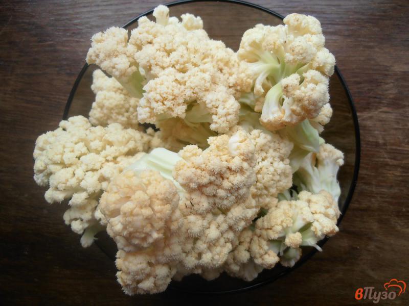 Фото приготовление рецепта: Салат из цветной капусты с огурцами шаг №1
