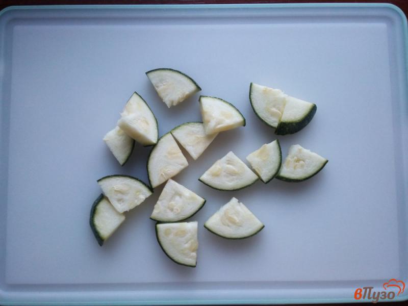 Фото приготовление рецепта: Салат с жареными кабачками шаг №1