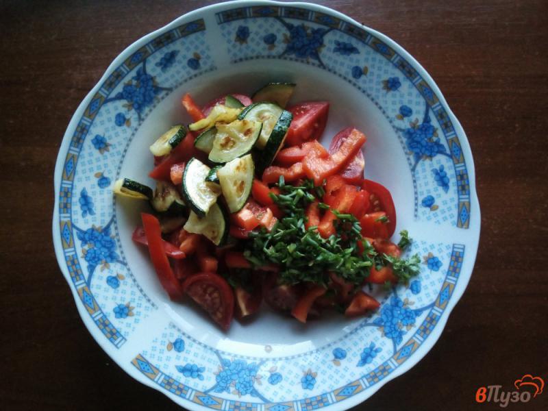 Фото приготовление рецепта: Салат с жареными кабачками шаг №5