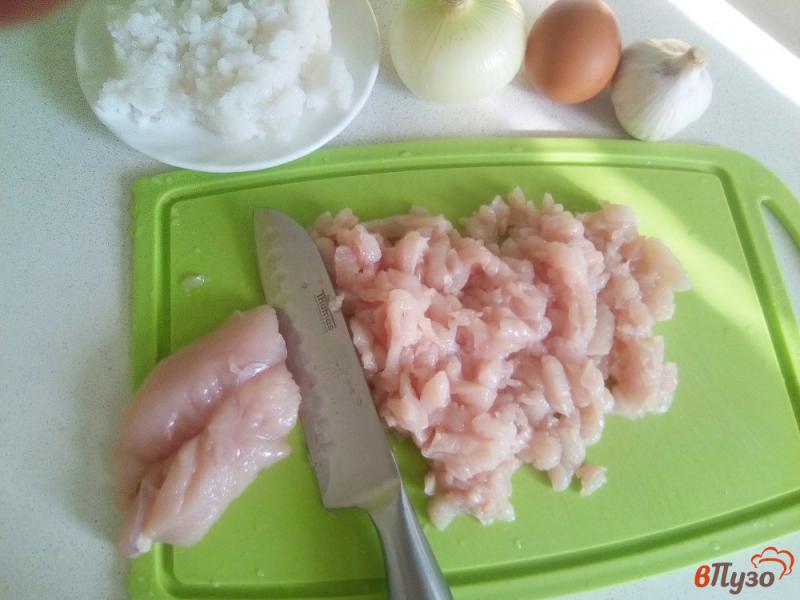 Фото приготовление рецепта: Рубленные котлеты из курицы и риса шаг №2