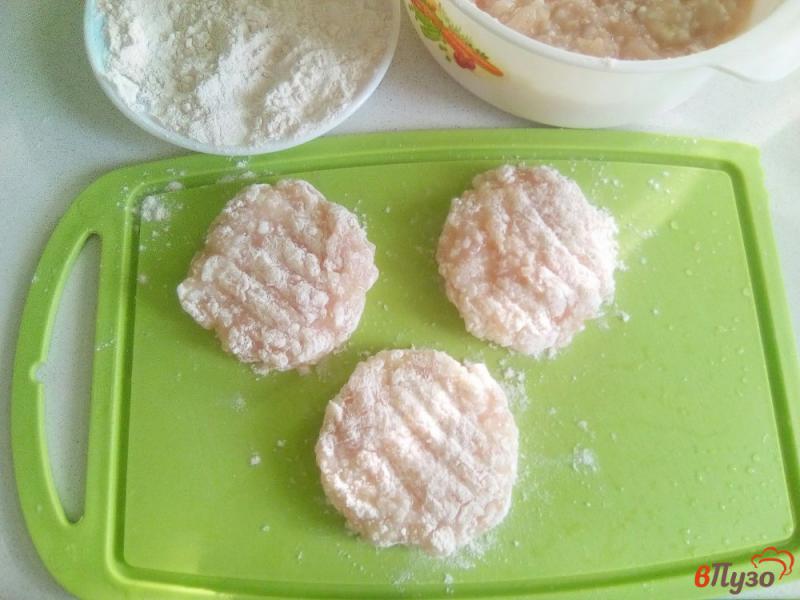 Фото приготовление рецепта: Рубленные котлеты из курицы и риса шаг №4
