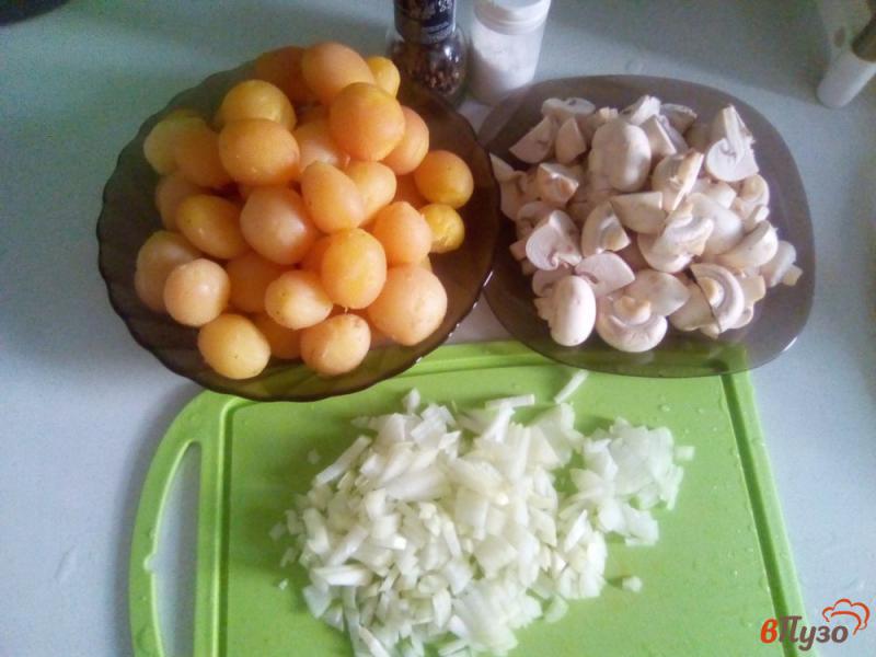 Фото приготовление рецепта: Картофель по-деревенски с грибами шаг №2