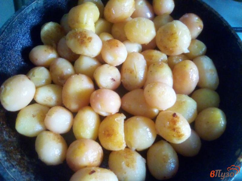 Фото приготовление рецепта: Картофель по-деревенски с грибами шаг №4