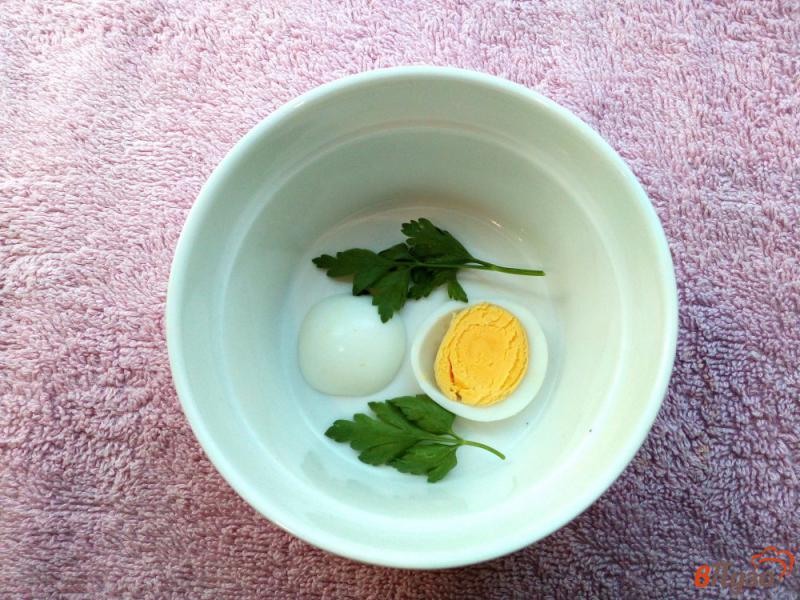 Фото приготовление рецепта: Куриное заливное с овощами и яйцом шаг №5