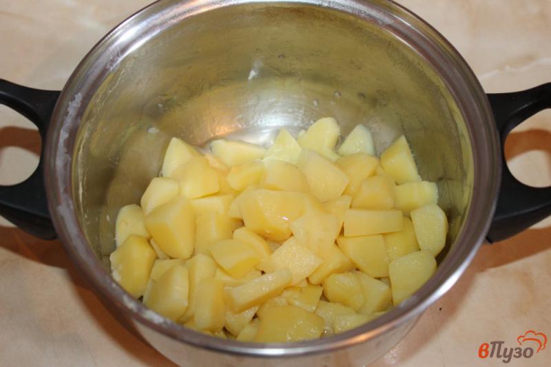 Фото приготовление рецепта: Картофельное пюре с петрушкой и маслом шаг №3